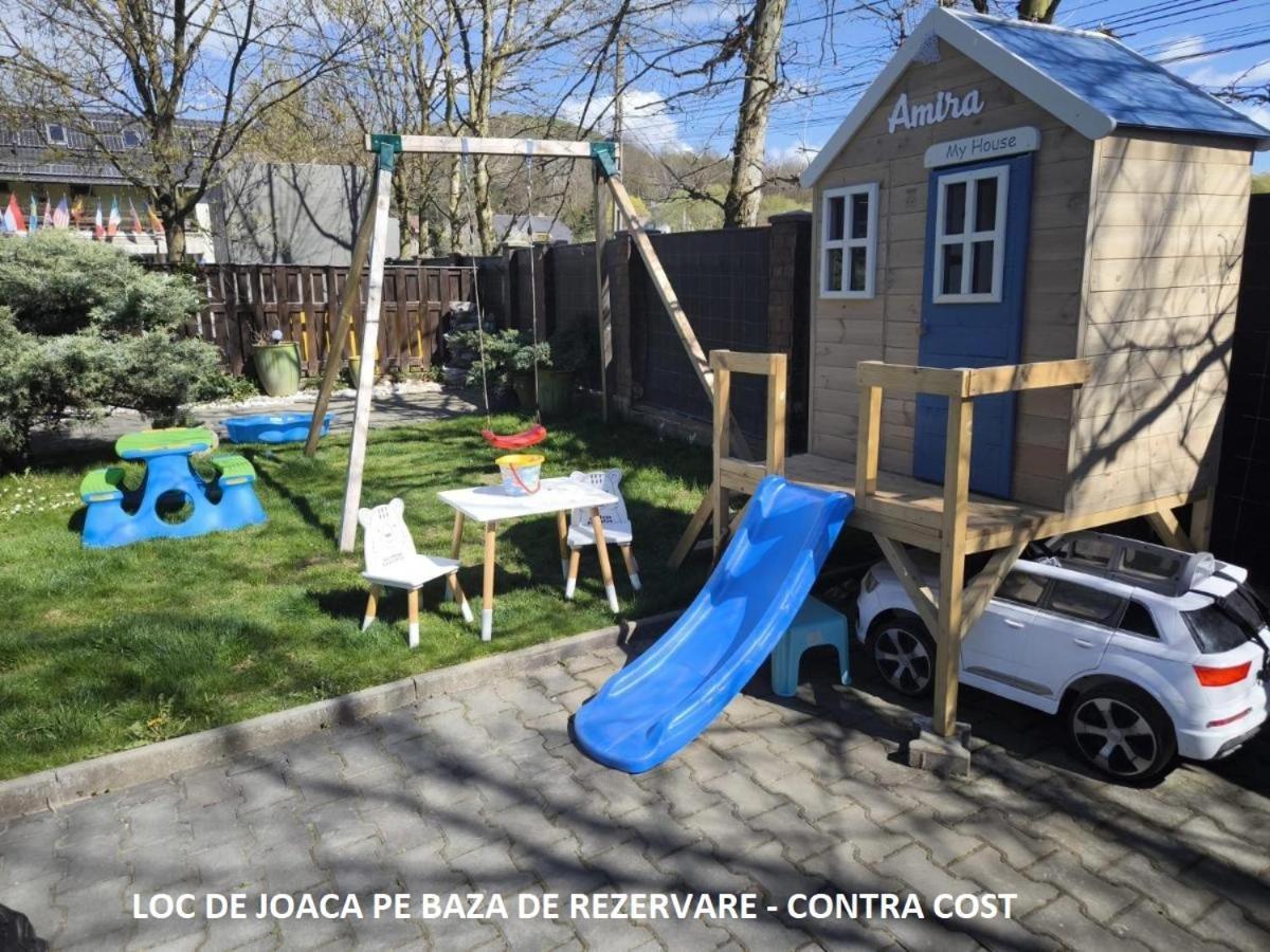 Pensiunea Vila Chesa Corunca Exteriér fotografie